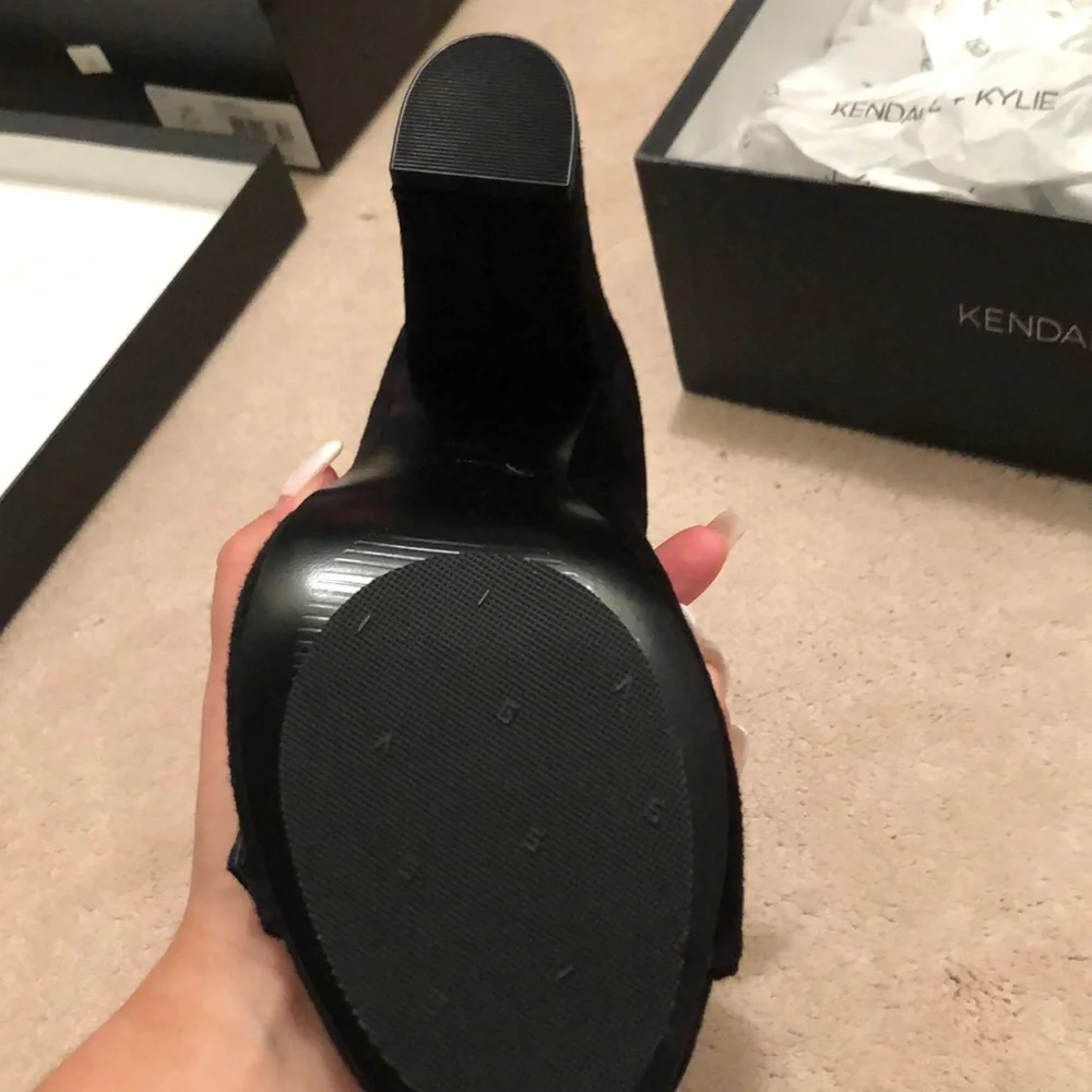 Kendall + Kylie heels - Picture 5 of 7